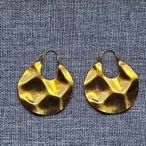 Beautiful gold tone Earrings